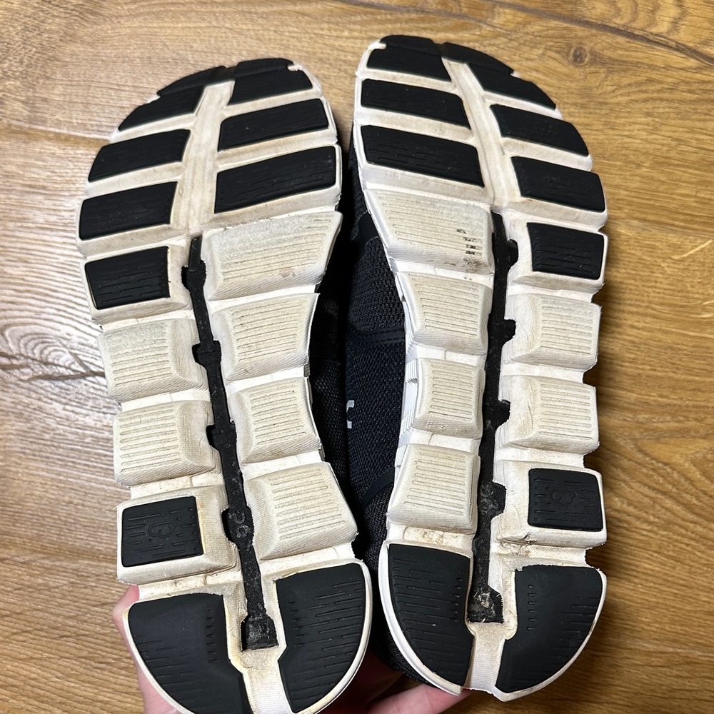 On Running Women’s Cloud 5 Black Athletic Shoes Size 10 - Picture 5 of 8